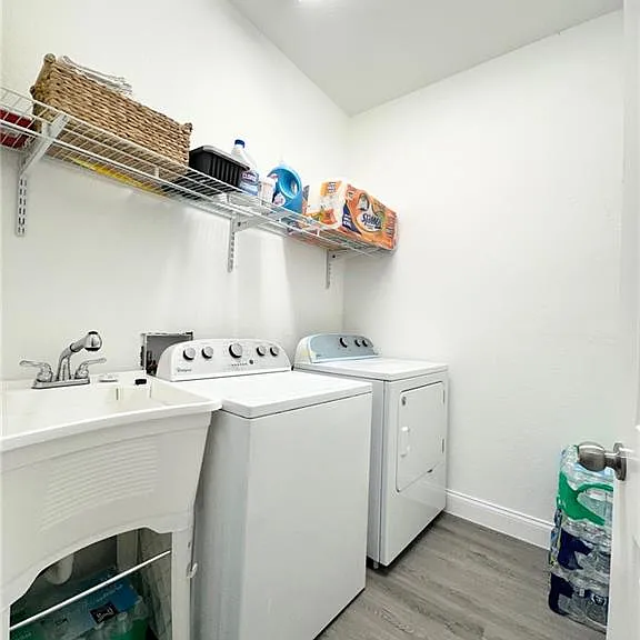933 Oxford Ave S — Photo 11