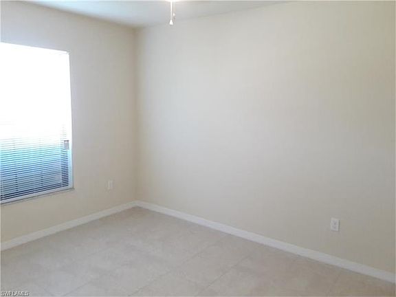 3rd image of 115 SE 12th Ter