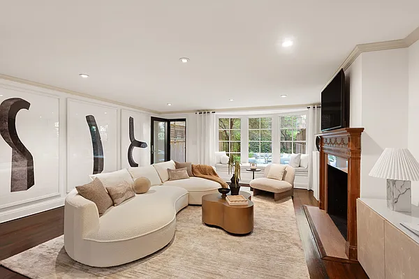 Sold by Compass | media 20