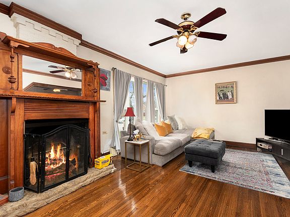 3rd image of 2812 W 99th St