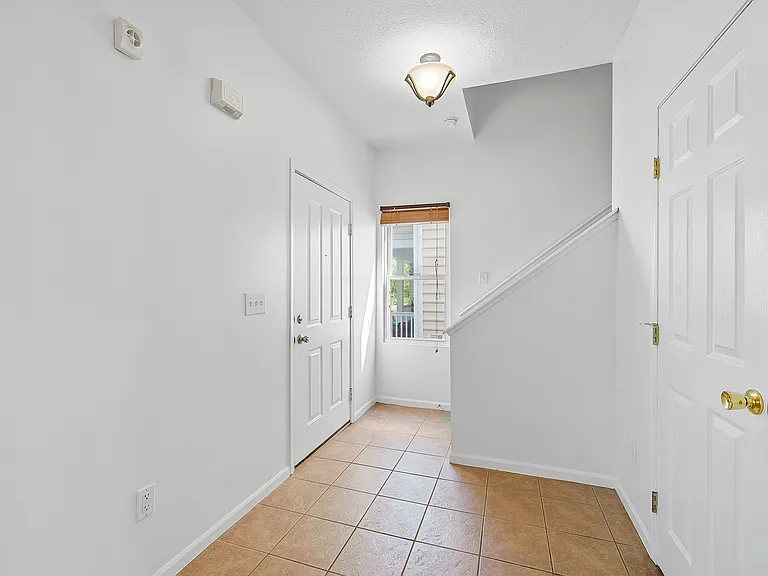 4035 Redroyal Ave — Photo 7