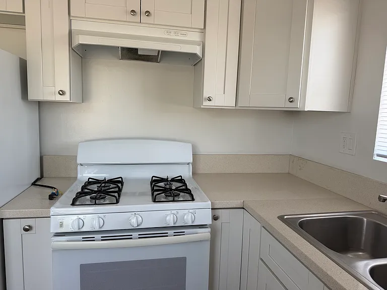 508 N Kenmore Ave #15 — Photo 9