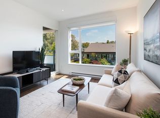 1061 Marine Dr #402, North Vancouver, BC V7P1S6