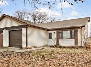 3382 Fox Hill Rd, Aurora, IL 60504