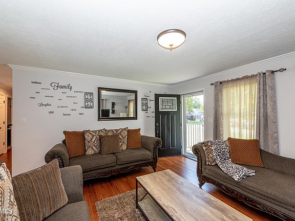 4th image of 1114 NW Orchid Dr