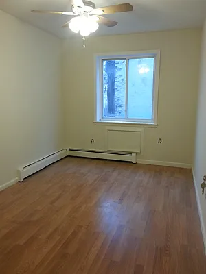 Rented by MCR Realty | media 4