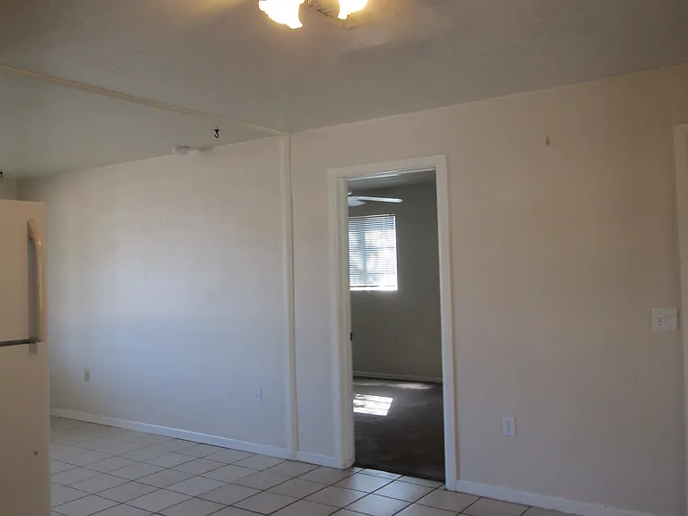 910 S Una Ave — Photo 12