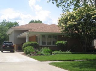 954 S Kent Ave, Elmhurst, IL 60126