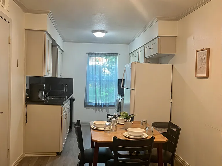 2206 Statler Dr — Photo 2