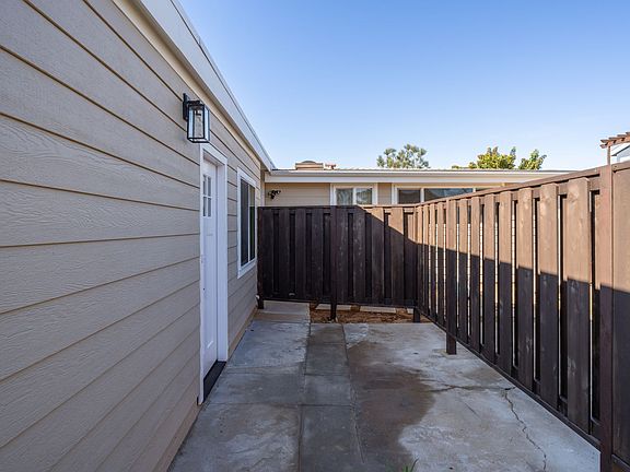 5th image of 3030 Skipper St