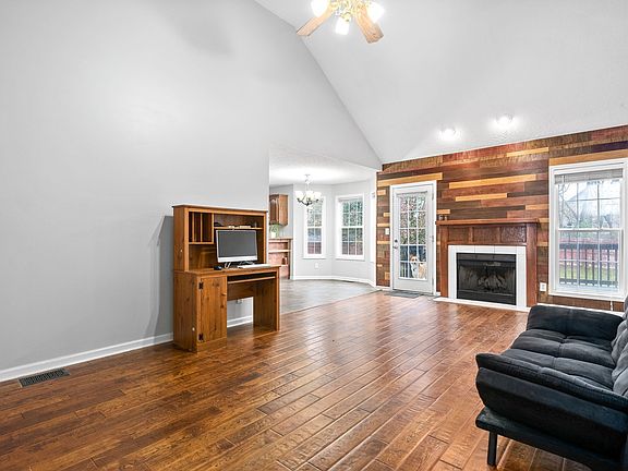 5th image of 3884 Benjamin Dr