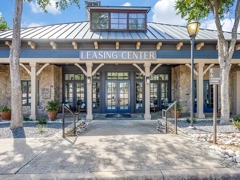 Ellwood at Lake Travis — Photo 45