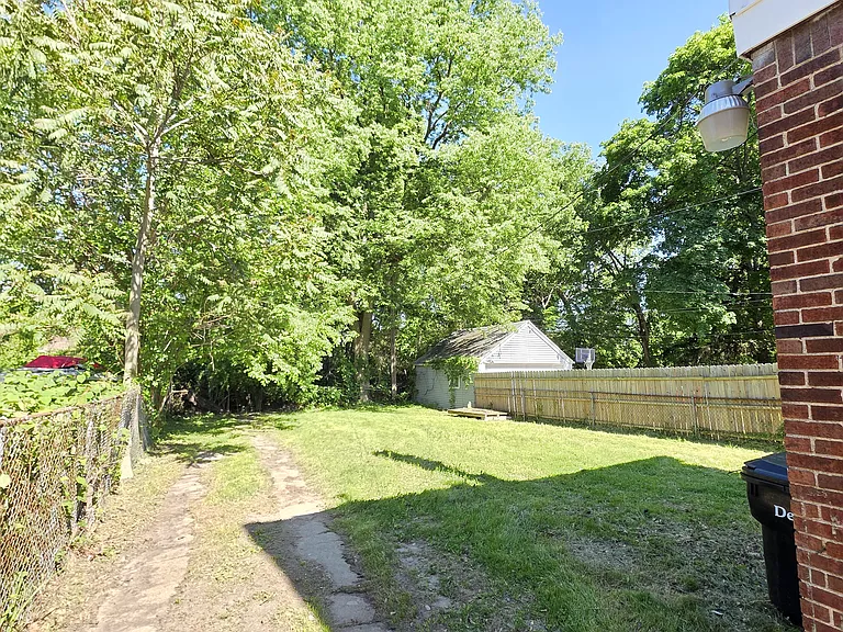 10006 Mark Twain St — Photo 7