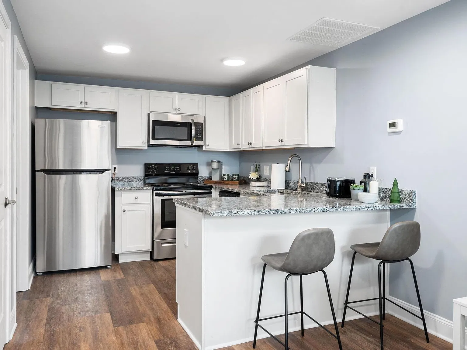 Riverview Apartments Located Near OSU Campus — Photo 1