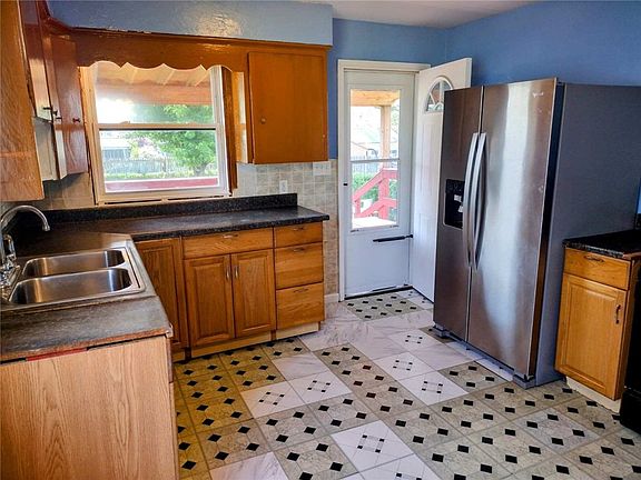5th image of 1159 E 36th St