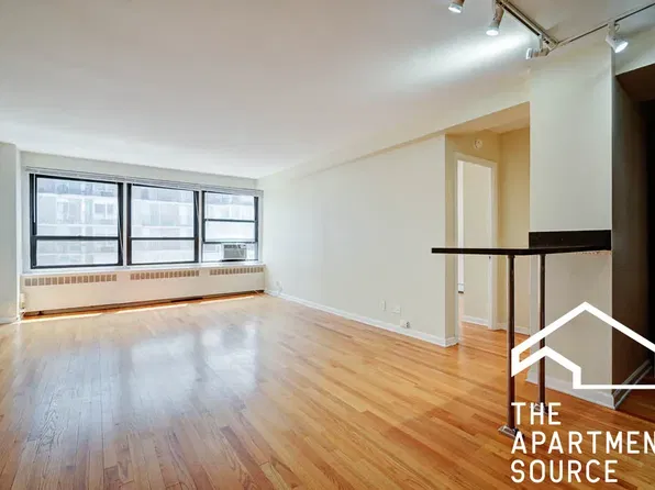 4101 N Marine Dr, Chicago, IL 60613