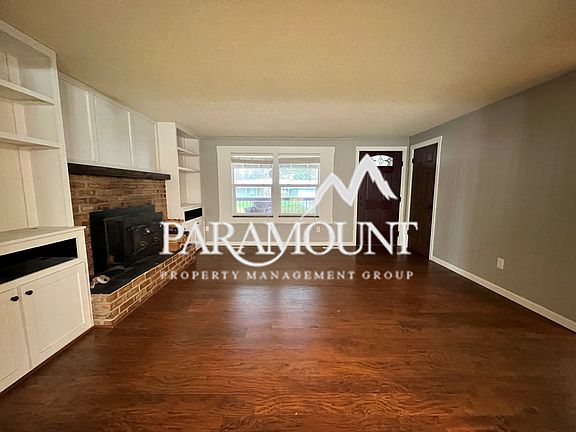 3rd image of 3855 Briarwood Dr SE