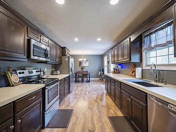 5th image of 398 Parker Dr