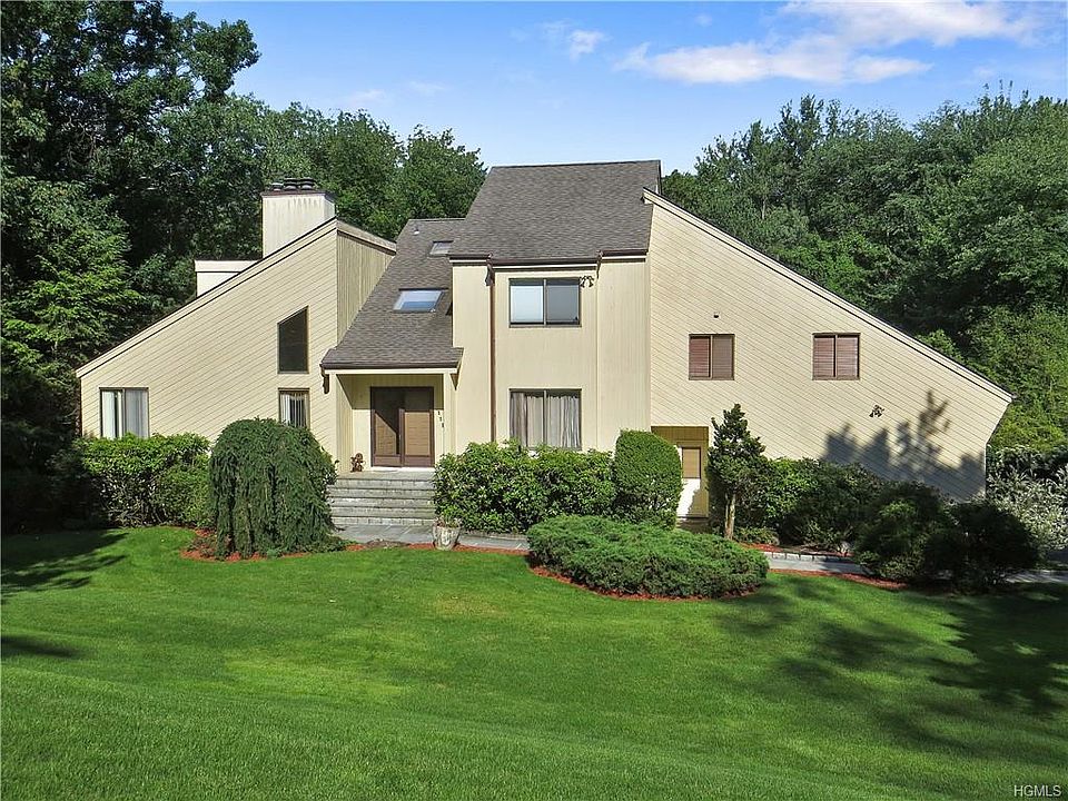 1st image of 111 Deerfield Ln N