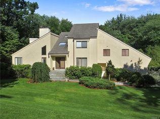 111 Deerfield Ln N, Pleasantville, NY 10570