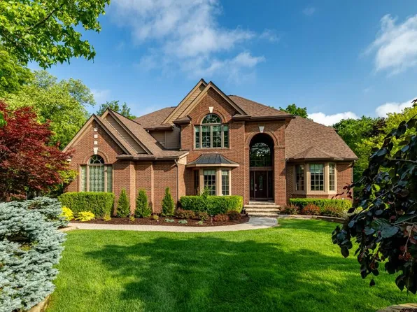 2141 Autumn Hill Dr, Ann Arbor, MI 48103