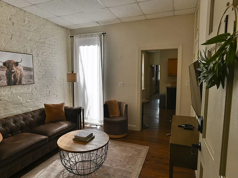 562 Race St — Photo 7