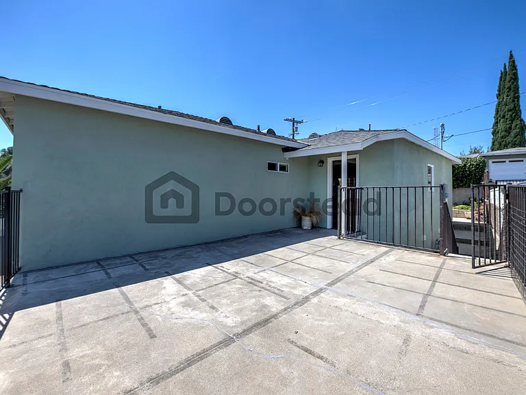 4331 Milburn Dr — Photo 2