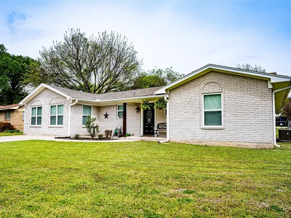 407 Parkview Dr, Lindsay, TX 76250