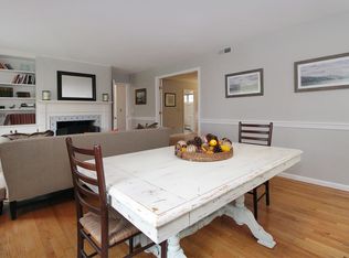 2 Howland Ave, Middletown, RI 02842