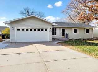 3102 Ioke St, North Platte, NE 69101