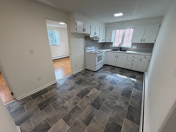 2nd image of 1042 Walnut St #1