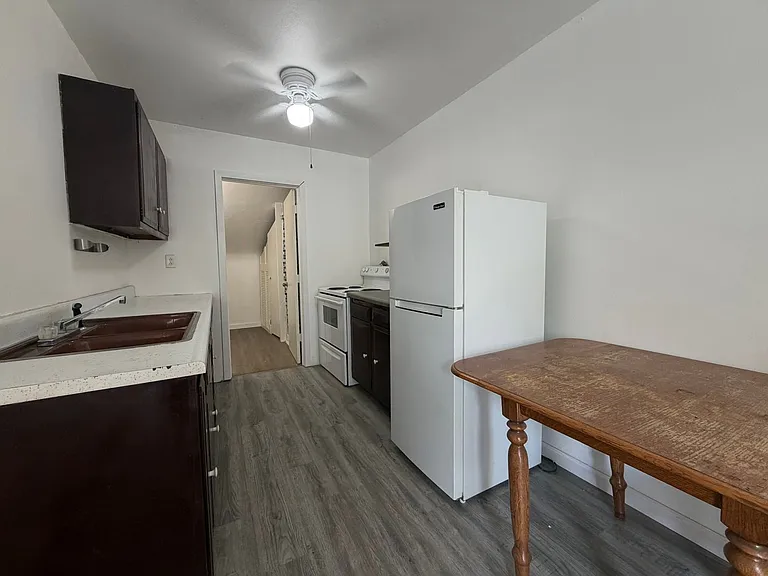 209 W Main St. — Photo 4
