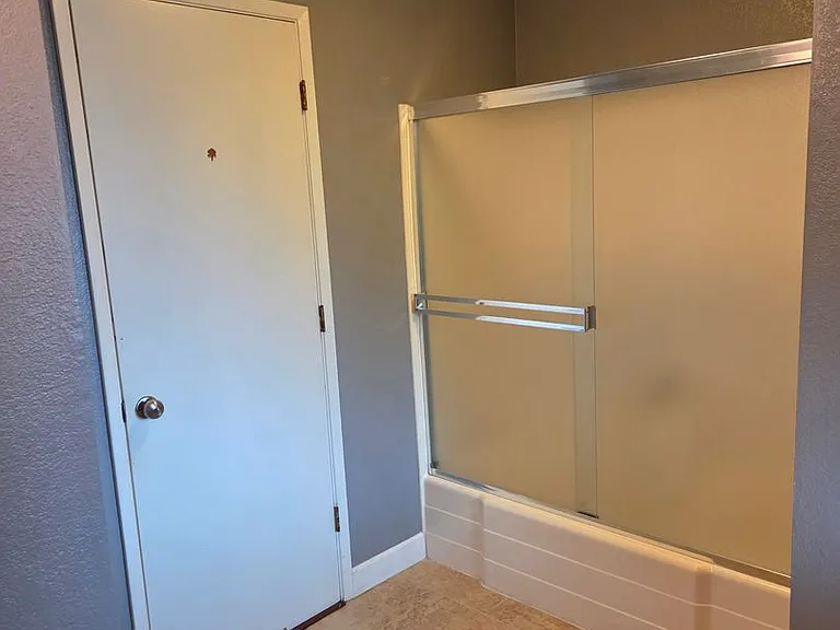 3847 Vineyard Ave #J — Photo 10