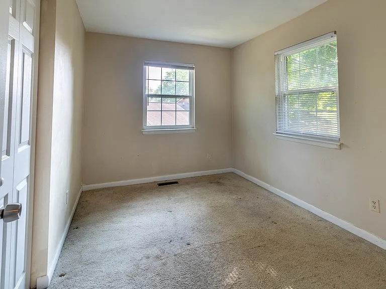 389 Charles St — Photo 19