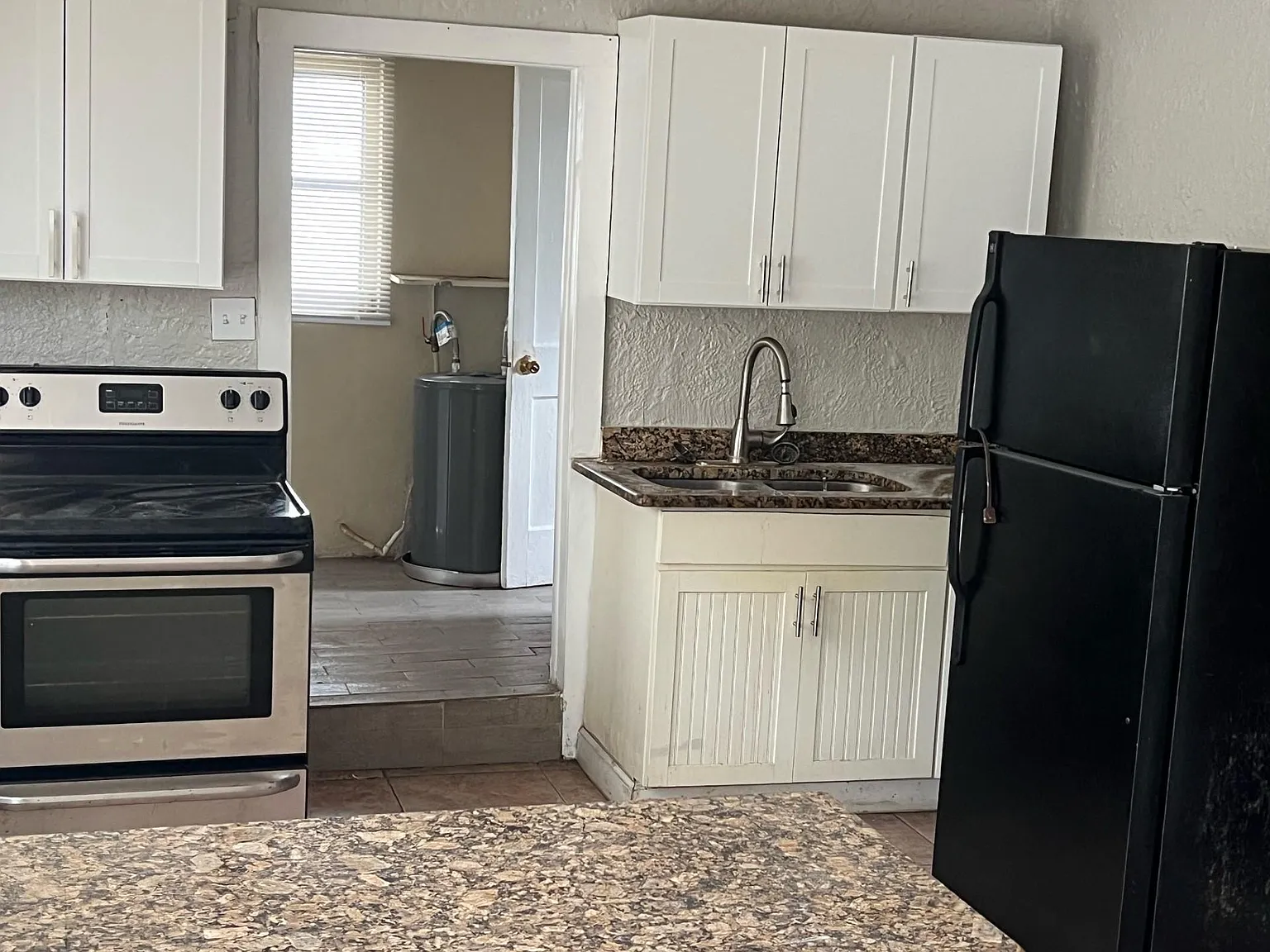 2 bed, 700 sqft, $1,400 — Photo 4