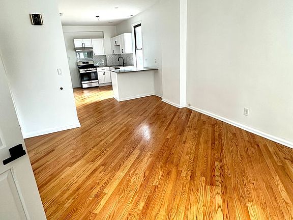 5th image of 2025 N Clifton Ave APT 2R
