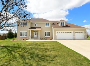 1632 Nordonna Cir, Grand Forks, ND 58201