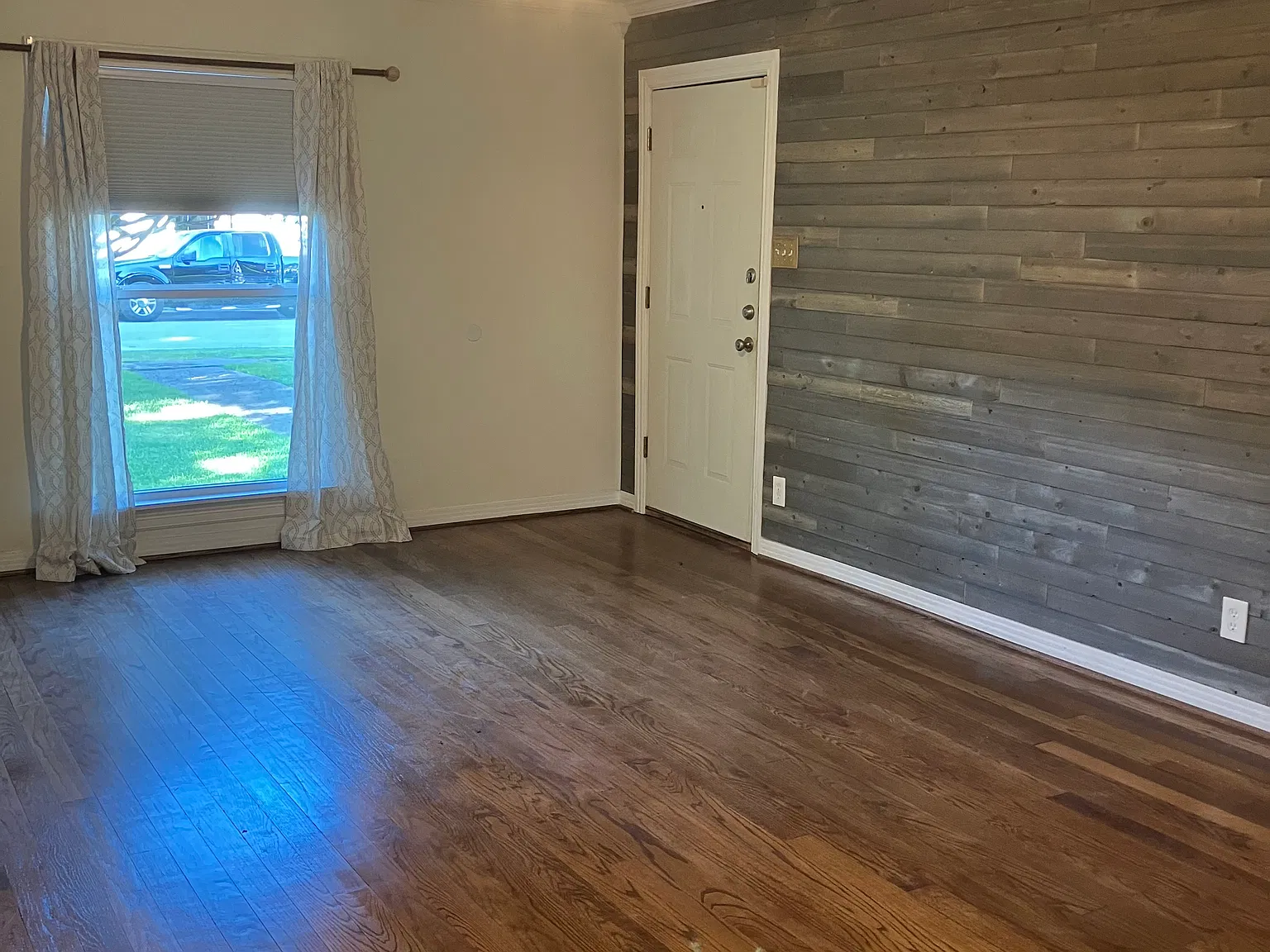 3 bed, 1.5 bath, 1400 sqft, $2,150 — Photo 3
