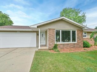 2222 Barberry Ln, Green Bay, WI 54304