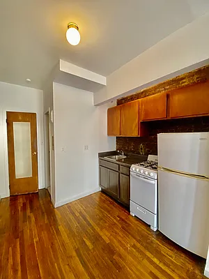 Rented by CMV Realty Inc. | media 15