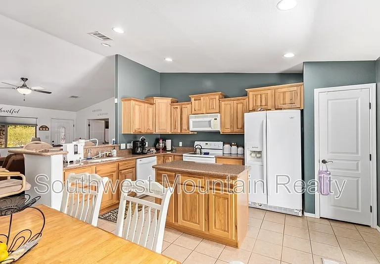 1202 W Prior Ave — Photo 16
