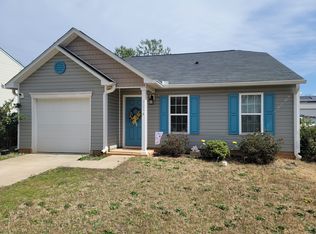 121 Queens Cir, Laurens, SC 29360