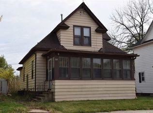 919 W 1st St, Waterloo, IA 50701