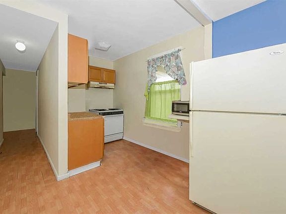 5th image of 121 W Chester St #121