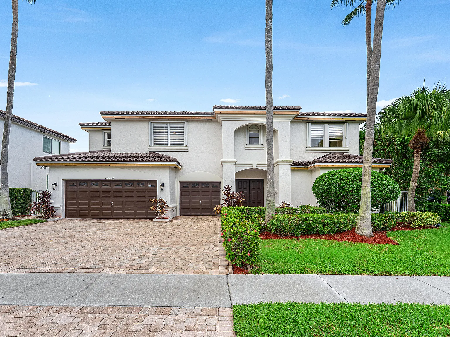 5 bed, 4.5 bath, 3395 sqft, $5,800 — Photo 1