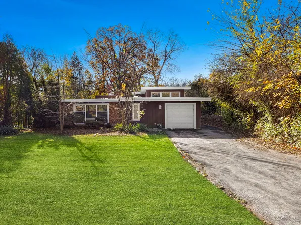 3 W Oxford Pl, Mount Prospect, IL 60056