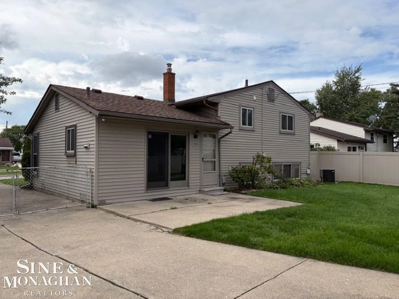 3 bed, 2.0 bath, 1488 sqft, $2,200 — Photo 4