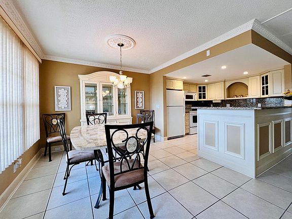 3rd image of 306 Wellington L