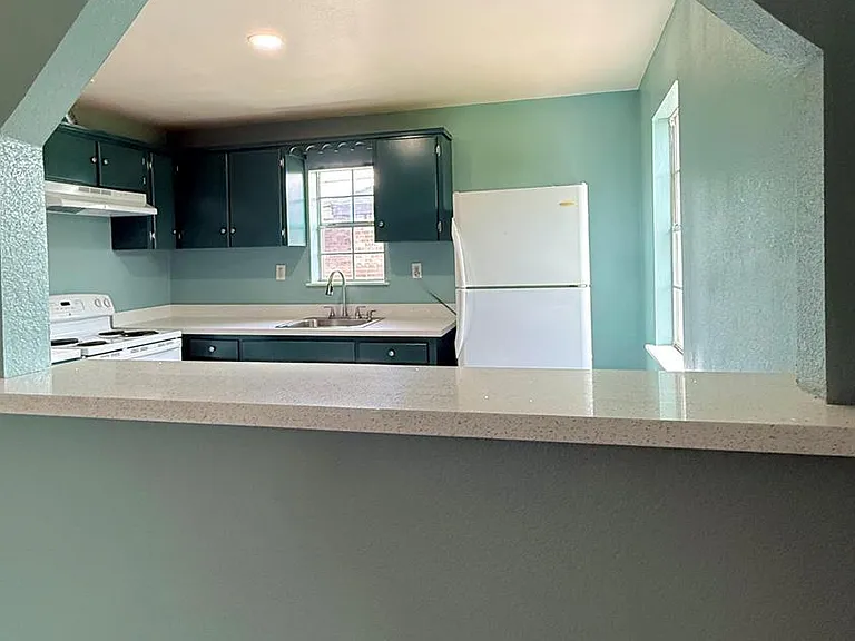 405 W 7th St — Photo 9