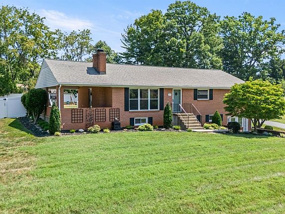 3rd image of 123 Silver Springs Dr